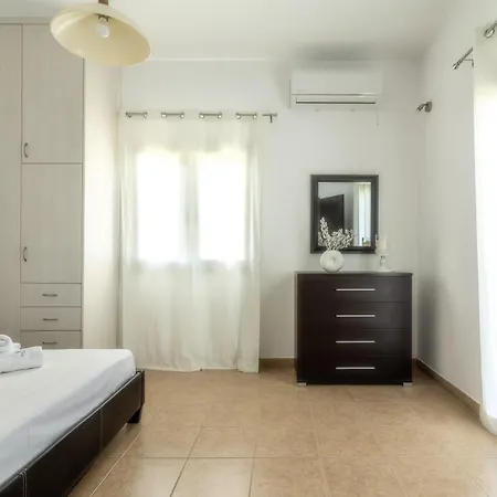 Semesterbostad Ceronia Renovated House Near The