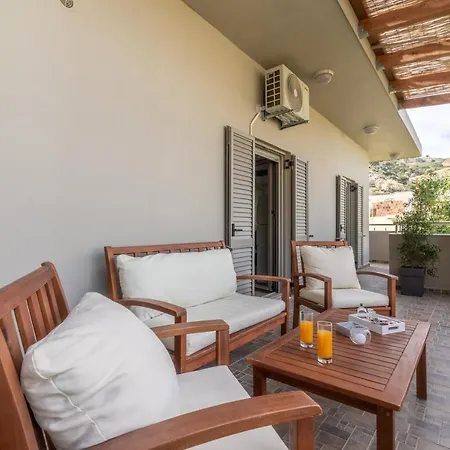 Holiday home Ceronia Renovated House Near The Palaiokastro (Crete)