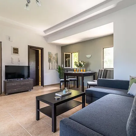 Ceronia Renovated House Near The * Palaiokastro (Crete)