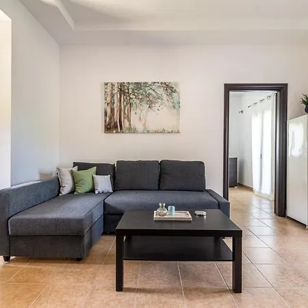 Ceronia Renovated House Near The Palaiokastro (Crete)