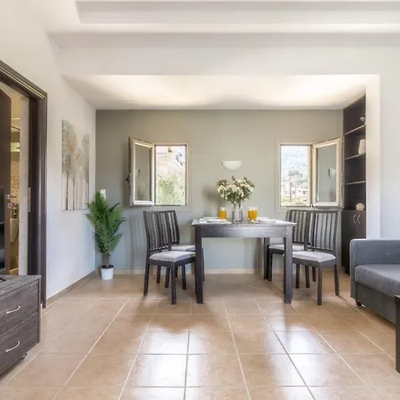 Ceronia Renovated House Near The Holiday home